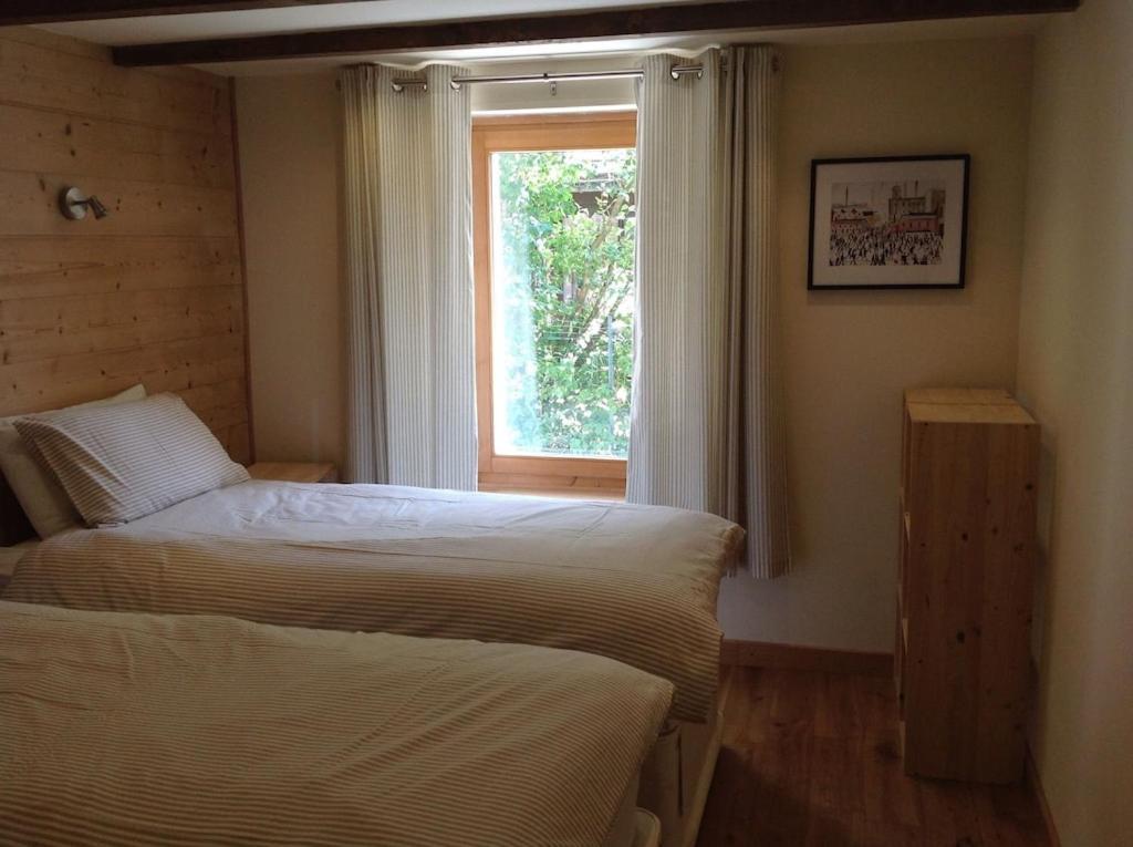 Spacious Ski Chalet In Traditional French Village, Sleeps 8, Four Star With Fibre Broadband Abondance Eksteriør billede