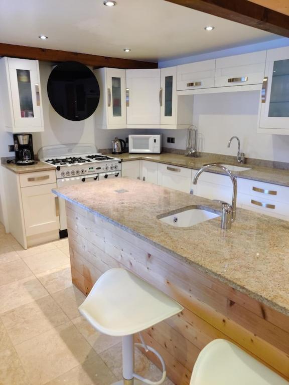 Spacious Ski Chalet In Traditional French Village, Sleeps 8, Four Star With Fibre Broadband Abondance Eksteriør billede