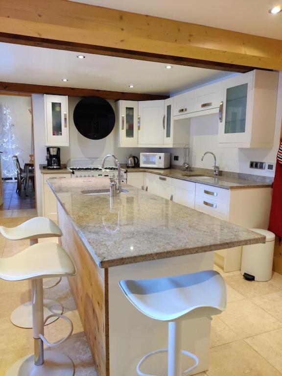 Spacious Ski Chalet In Traditional French Village, Sleeps 8, Four Star With Fibre Broadband Abondance Eksteriør billede