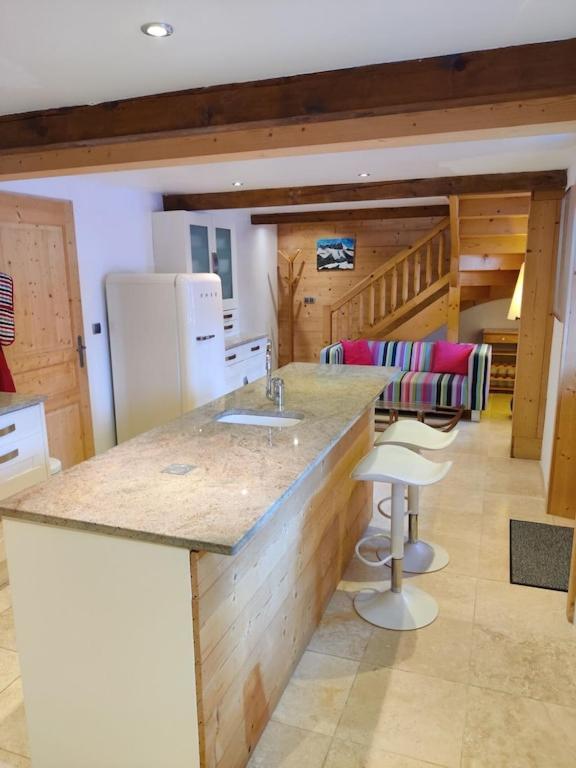 Spacious Ski Chalet In Traditional French Village, Sleeps 8, Four Star With Fibre Broadband Abondance Eksteriør billede