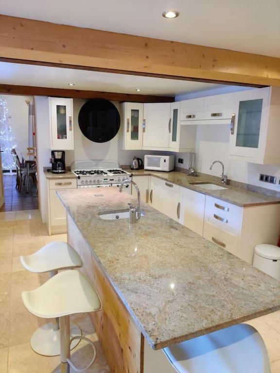 Spacious Ski Chalet In Traditional French Village, Sleeps 8, Four Star With Fibre Broadband Abondance Eksteriør billede